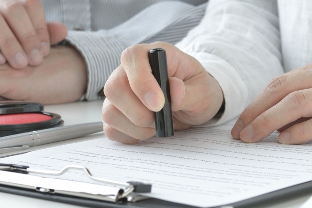 土地を無償譲渡する場合の手続きとは